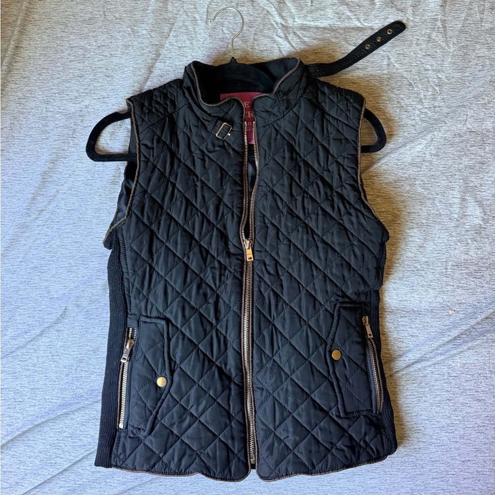 Quilted Black Sleeveless Zip Front Vest